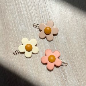 Chunks x Hemleva flower hair clips